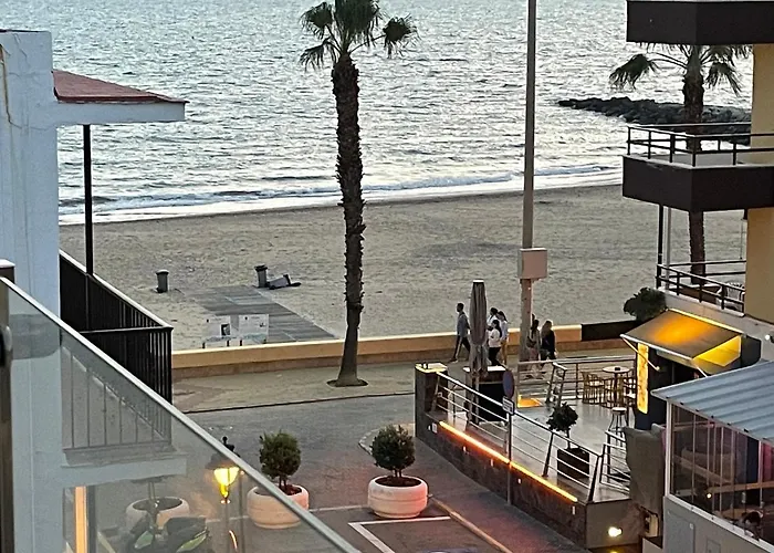 Vistas Al Mar A 10 Metros De La Playa De Regla Parking Gratis
